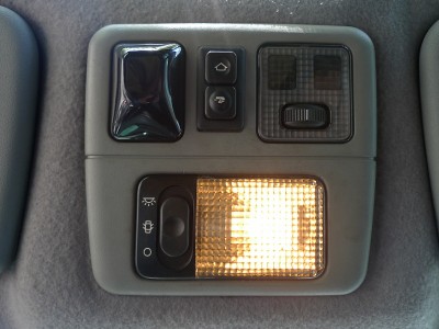 2012-09-25 002 Peugeot 306 - Innenraumleuchte_a.jpg (228.29 KiB) 1371 mal betrachtet 2012-09-25 002 Peugeot 306 - Innenraumleuchte_a.jpg