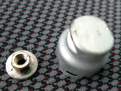 2012-09-26 002 Peugeot 306 - Dachantenne - Schraube und Abdeckkappe_a.jpg (178.62 KiB) 1305 mal betrachtet 2012-09-26 002 Peugeot 306 - Dachantenne - Schraube und Abdeckkappe_a.jpg