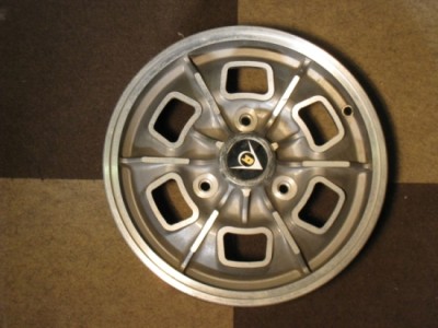 Felge1_vorne.JPG (183.5 KiB) 922 mal betrachtet Felge1_vorne.JPG